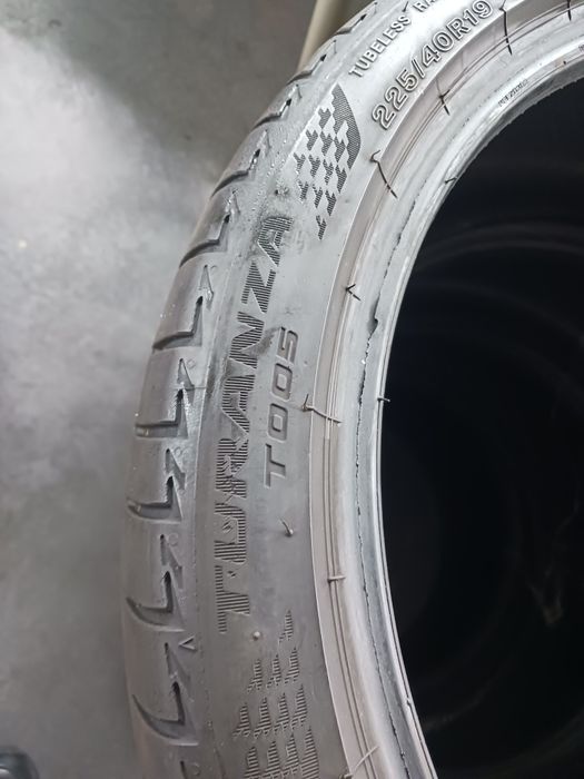 Vendo pneus semi-novos 225/40/19 Bridgestone