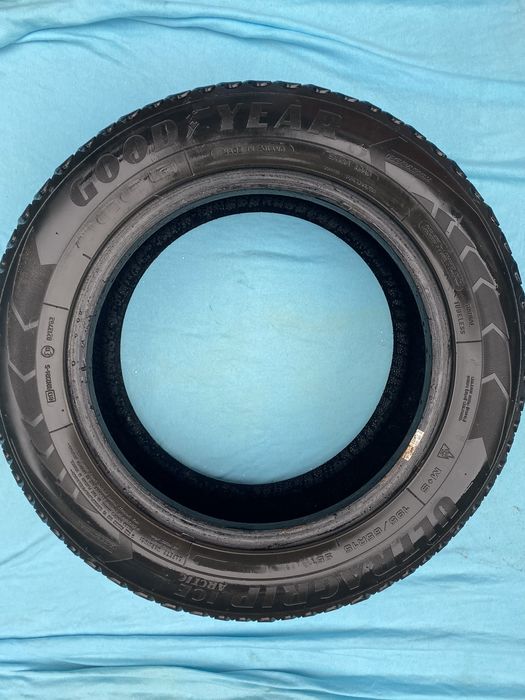 Шини Goodyear UltraGrip Ice Arctic 195/65 R15 88T (шип)