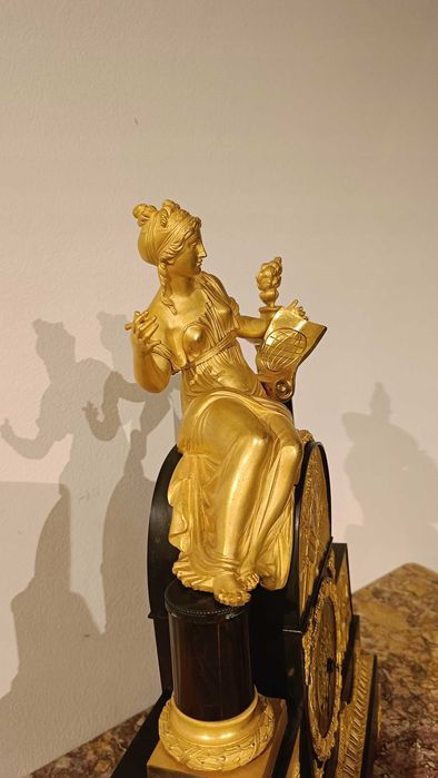 Piękny duży zegar kominkowy Empire. Początek XIX wieku. Polecam.