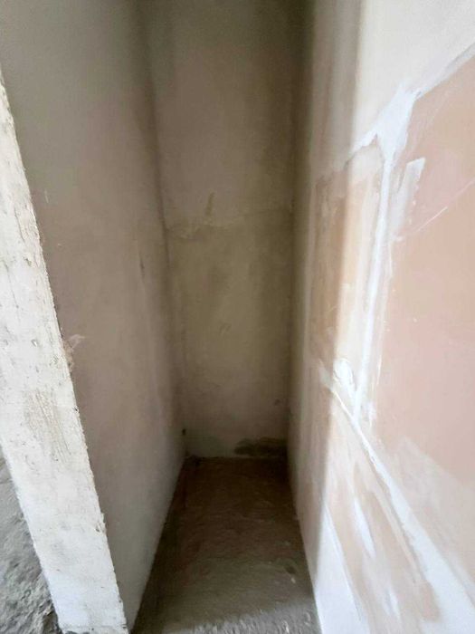 Двох кімнатна квартира в зданому ,обжитому будинку