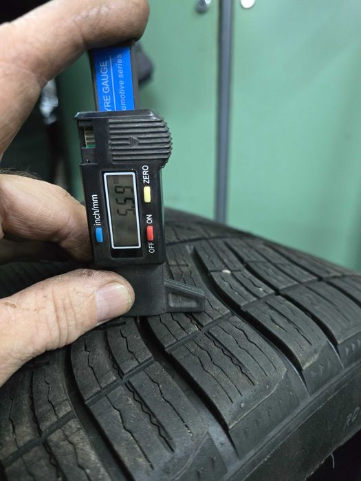 резина разноразмерная 275/45R20 + 305/40R20,комплект