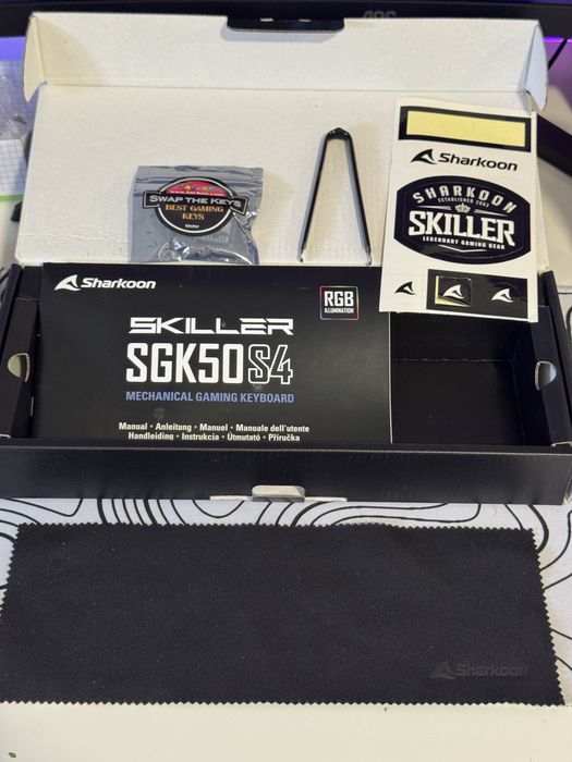 Sharkoon Skiller SGK50 S4 – Teclado Mecânico 60% RGB