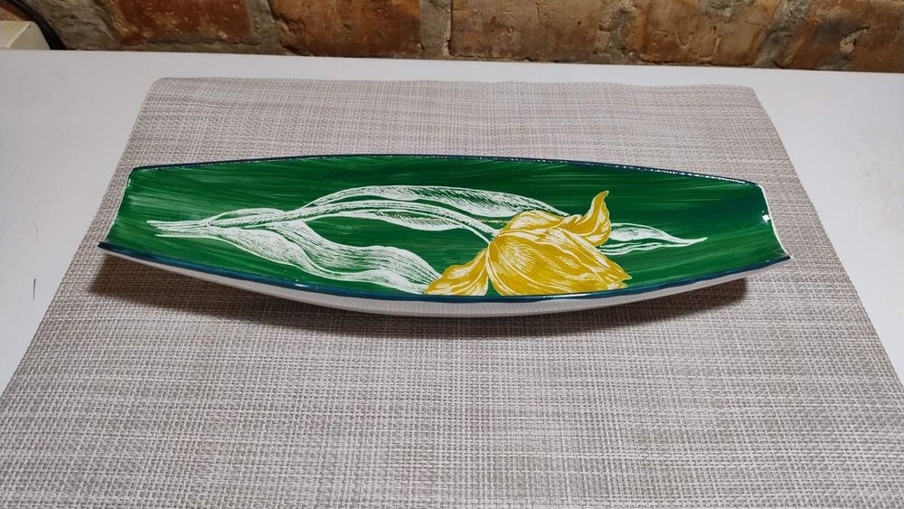 Блюда и тарелки.