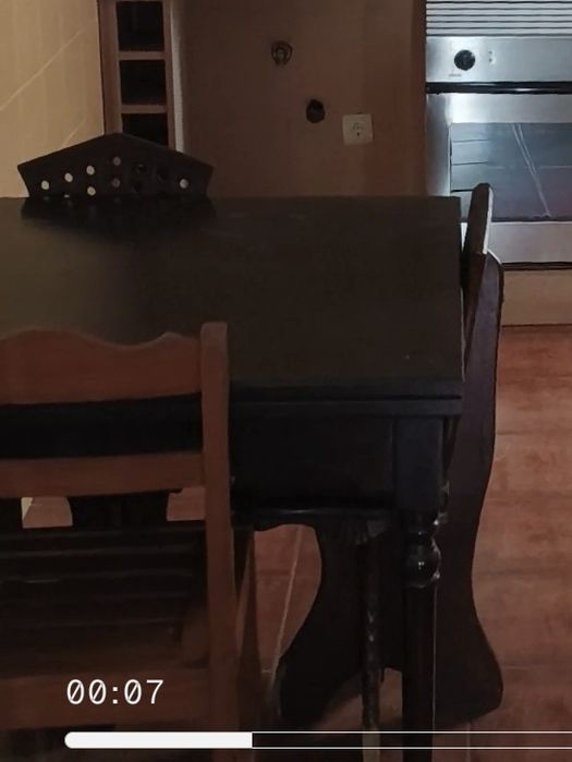 Mesa usada com 2 cadeiras