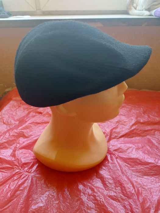 Stary kaszkiet męski z czasów PRL