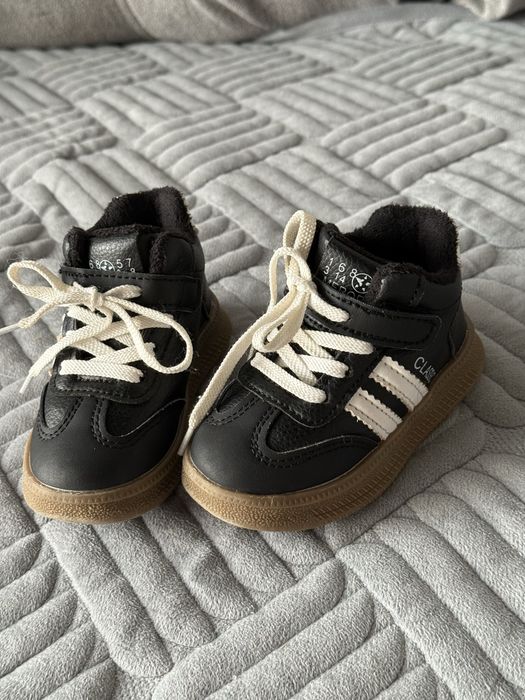 Кросівки розмір 21