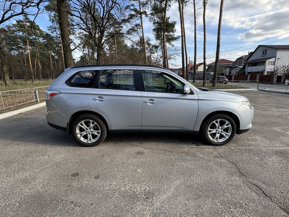 Офіційний Mitsubishi Outlander 2.4 газ/бензин Автомат , повний привід
