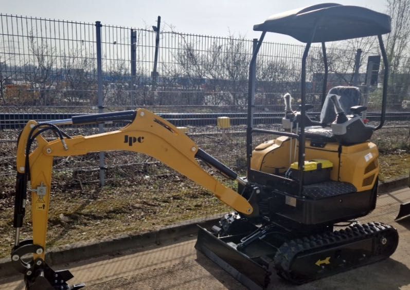 minikoparka 1.8t 2026r skrętne ramie 2cyl diesel
