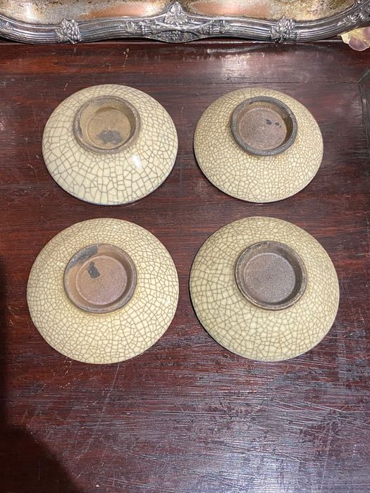 Pratos Chineses Séc XIX 4 estações pintado à mão 9,3 cm
