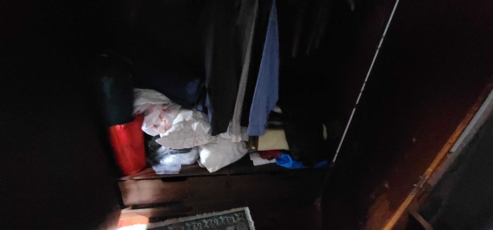 Armário antigo com gavetões