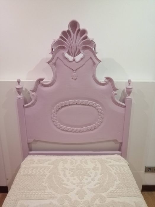 Cama individual antiga