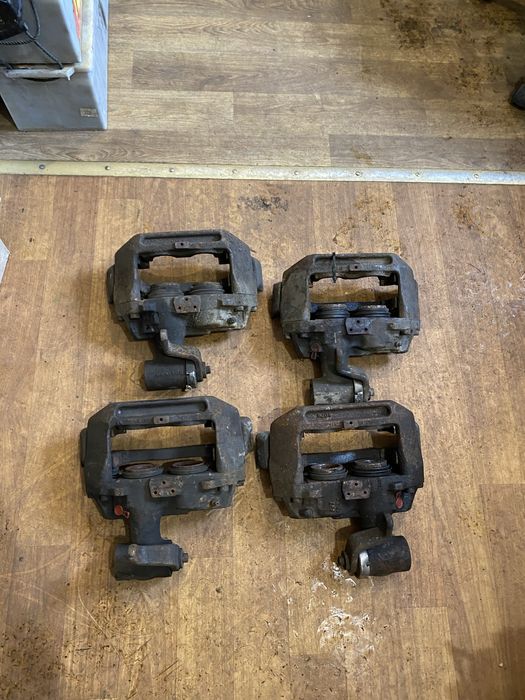 Задні супорта Mercedes Vario 614-815