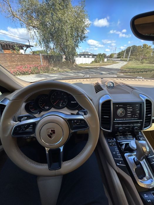 Продам porsche cayenne 2015 года 3.6 бензин