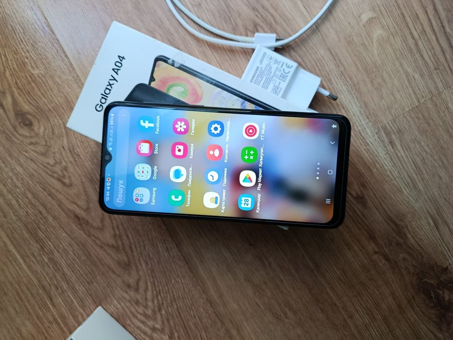 Продам телефон смартфон SAMSUNG Galaxy A04