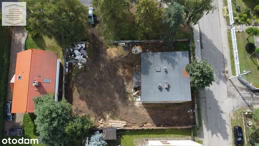 Dom wolnostojący z projektem przebudowy na bliźniaka