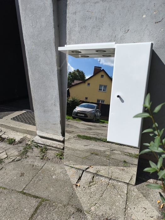 Szafka wisząca z lustrem