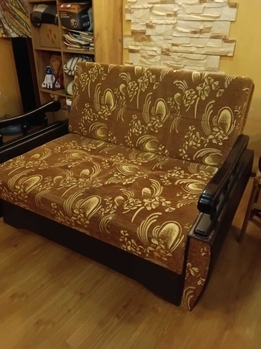 Диван розкладний коричневий