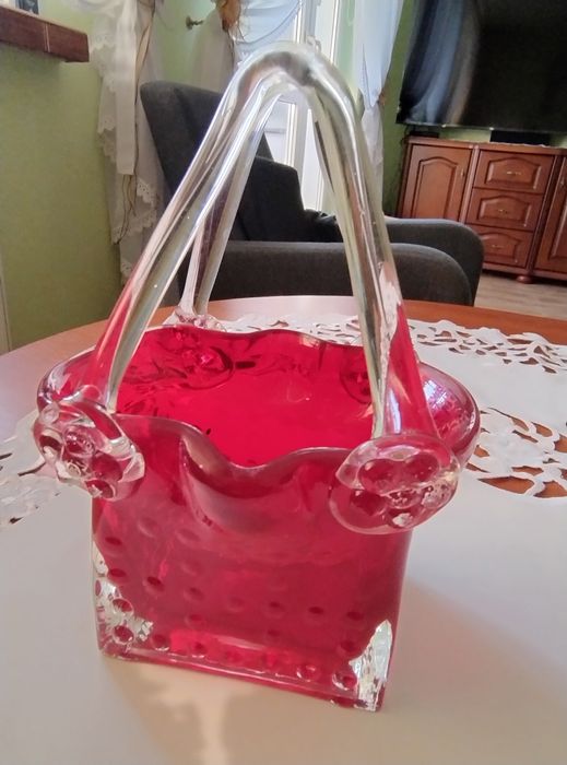 Czerwono-rubinowe szkło artystyczne