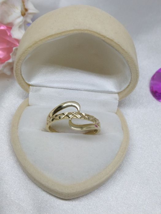 Piękny złoty pierścionek, złoto 585, r. 19