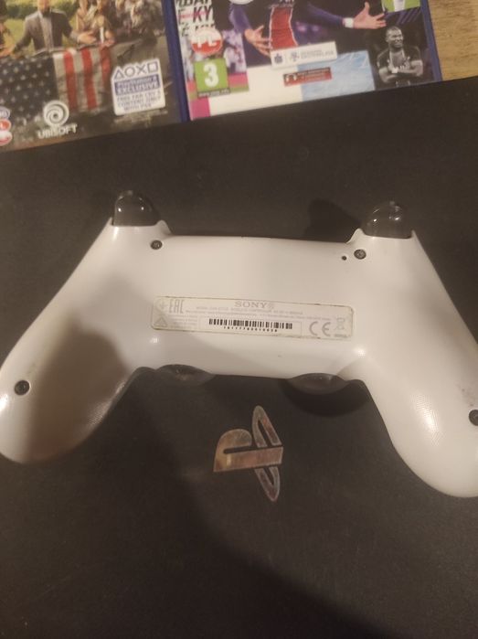 Konsola Ps4 Pro 1Tb. Plus pad okablowanie i gry :)