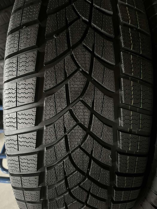 265/45/20+235/50/20 R20 Goodyear Ultra Grip Perfomance + Seal 4шт нові