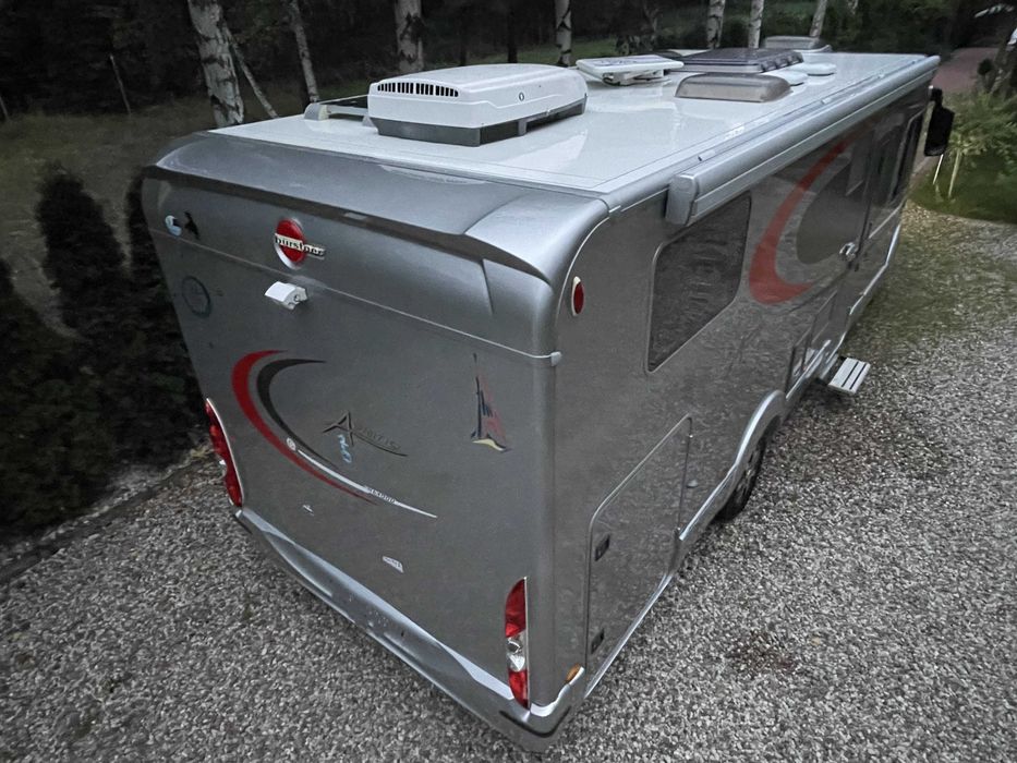 klimatyzacja do kampera firmy dometik  z możliwością grzania z pilotem