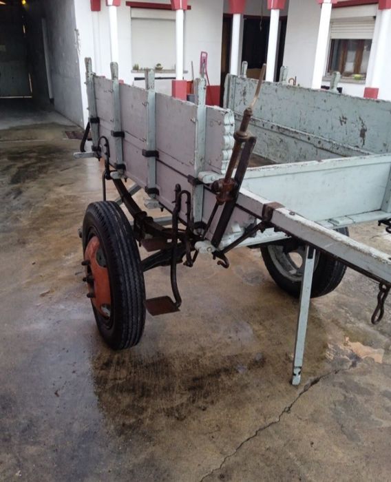 Carroça antiga, impecável