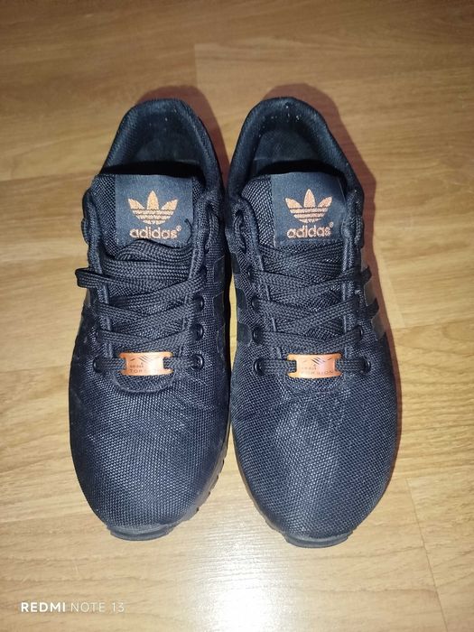 Tênis NR 38 de senhora.