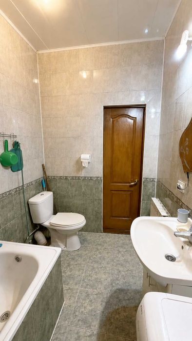 *Продам простору частину будинку 85 м² з гаражем,  Полтава, Новобудова