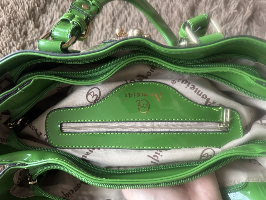 Яскрава лакова сумка