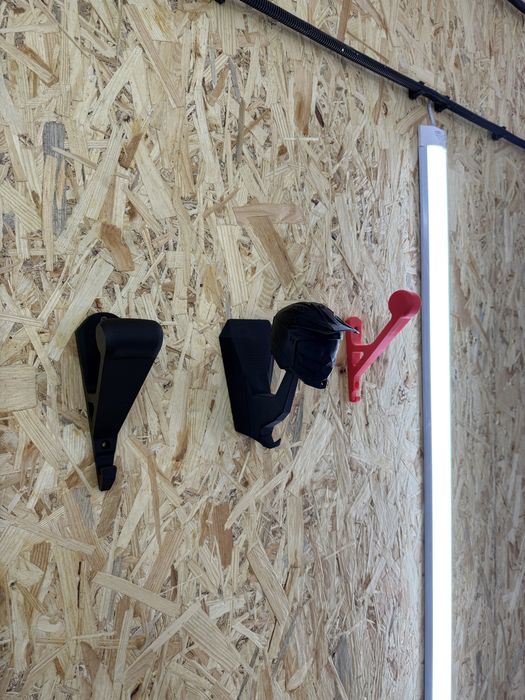 Настенное крепление мото шлема / вешалка / подставка