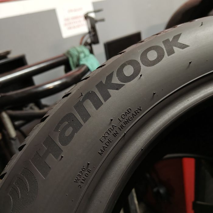 205/55/17 XL Sprzedam parę opon zimowych Hankook