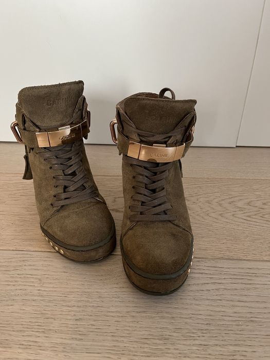 Sneakersy Carinii na koturnie