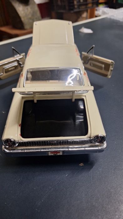 Miniatura Ford Galaxie 500 XL 1963 "Dick Brannan" 1:18 - Sun Star (Rara)