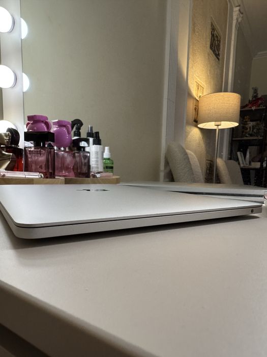 Macbook pro 13 2017 8/256