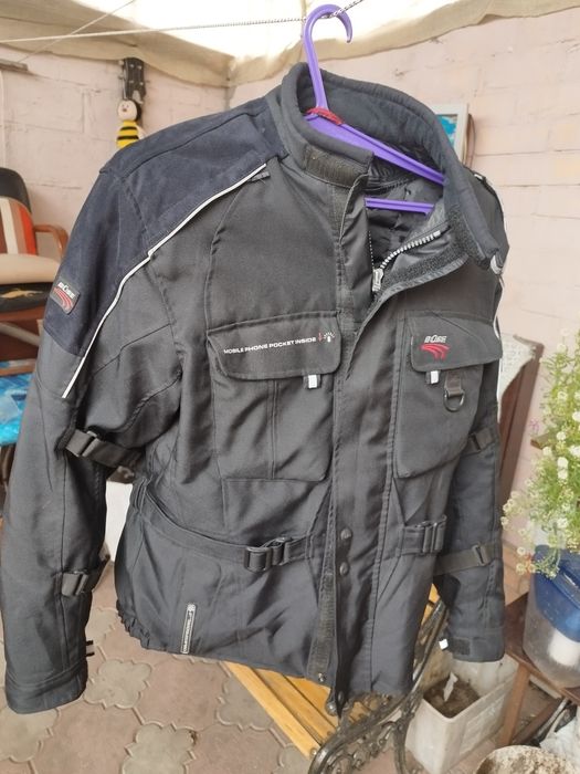 Продам мотокуртку,на подстежку,весна лето,на рукавах,плечах защита вст