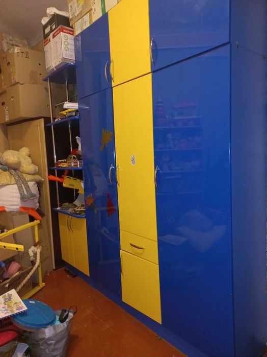 Детская стенка, шкаф, стол, полки. Срочно!