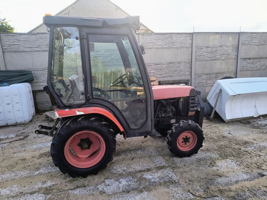 Ciągnik Kubota 4x4 21koni