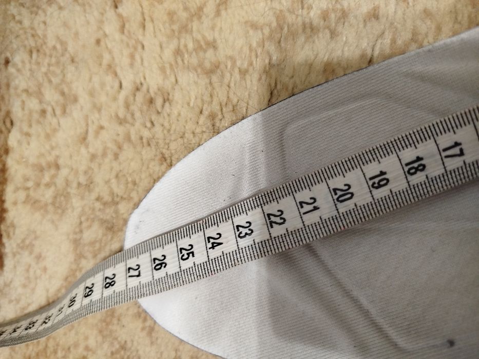 Продам шкіряні кросівки для жінок