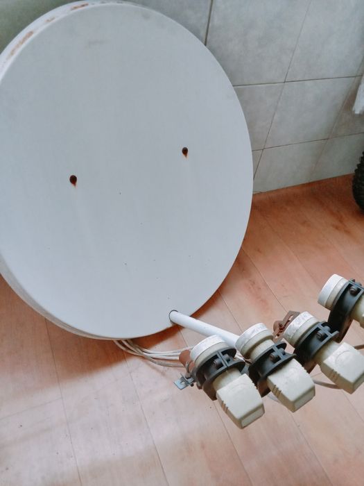 Супутникова антена