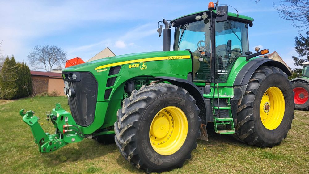 Ciągnik John Deere 8430