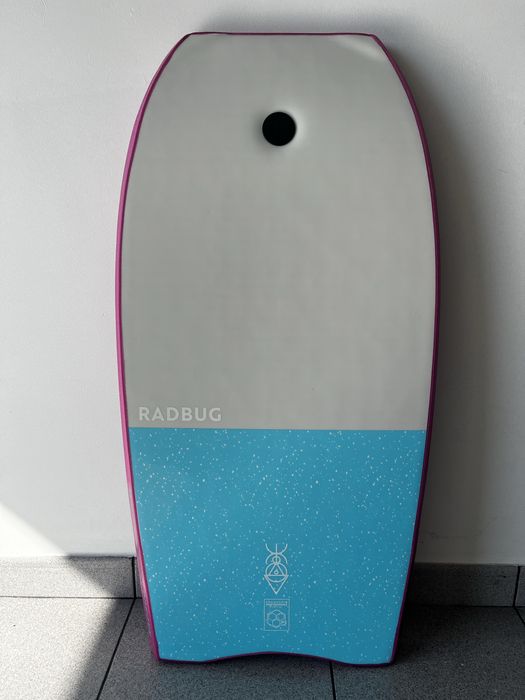 Prancha de Bodyboard Radbug / Olaian 100 com Leash de Pulso e Capa