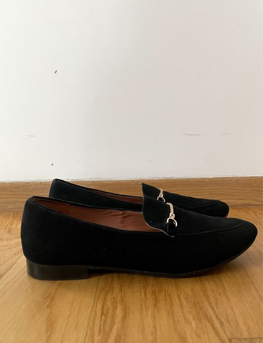 Czarne mokasyny polakiej marki Zbych