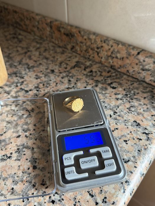 Anel Dois pesos e meio