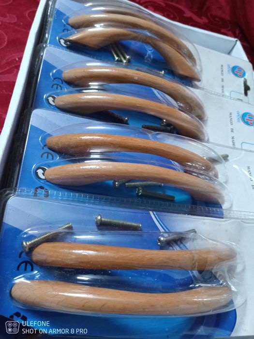 Puxadores de madeira novos