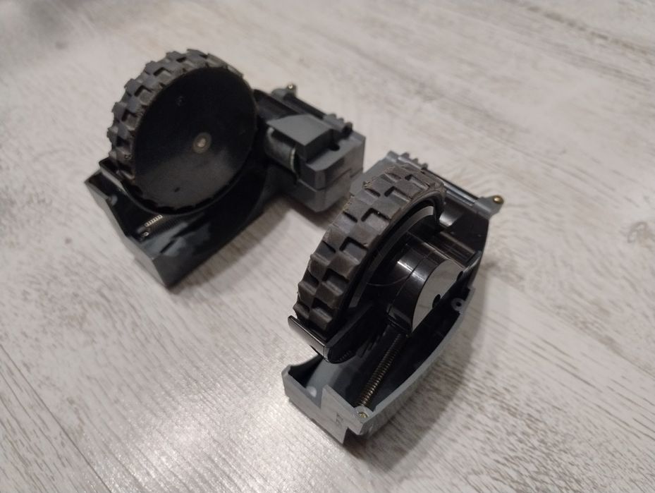 Moduł koła lewego ,L` + Moduł koła prawego ,R` Irobot Roomba 870