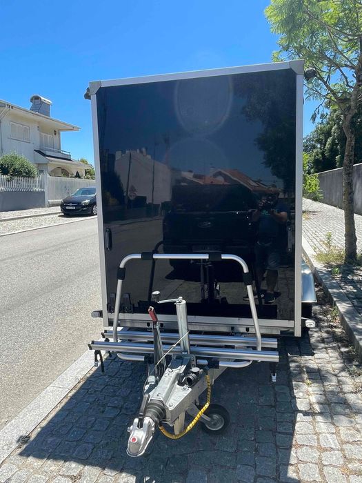 Reboque de caixa fechada/de carga, 2 eixos