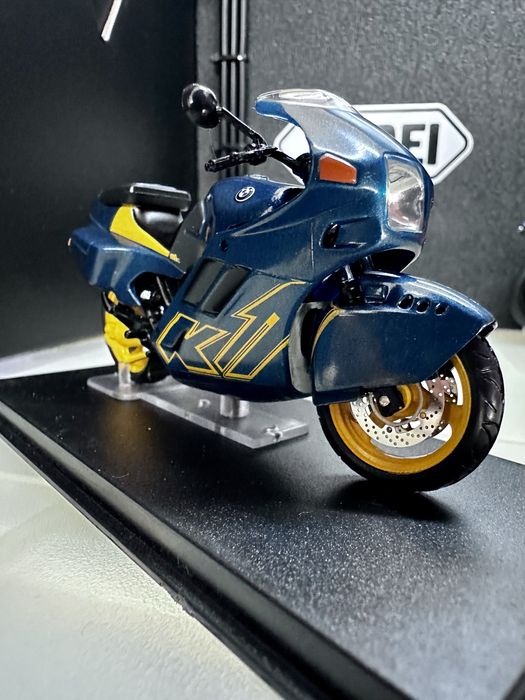 Miniatura BMW K1 Escala 1/24 made by IXO