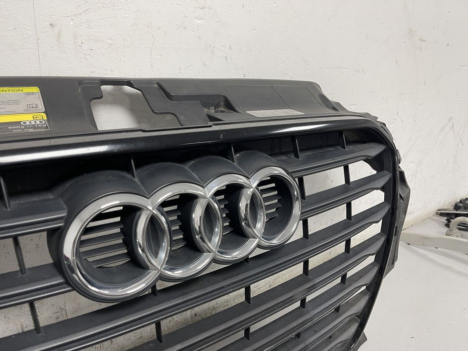 Решітка переднього бампера (радіатора) AUDI А3 8V 2012-2016