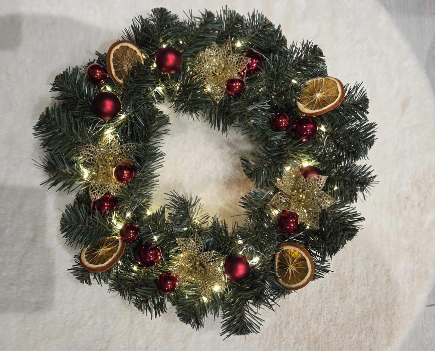 Świąteczny wianek na drzwi / stół 48 × 46 cm – z lampkami LED